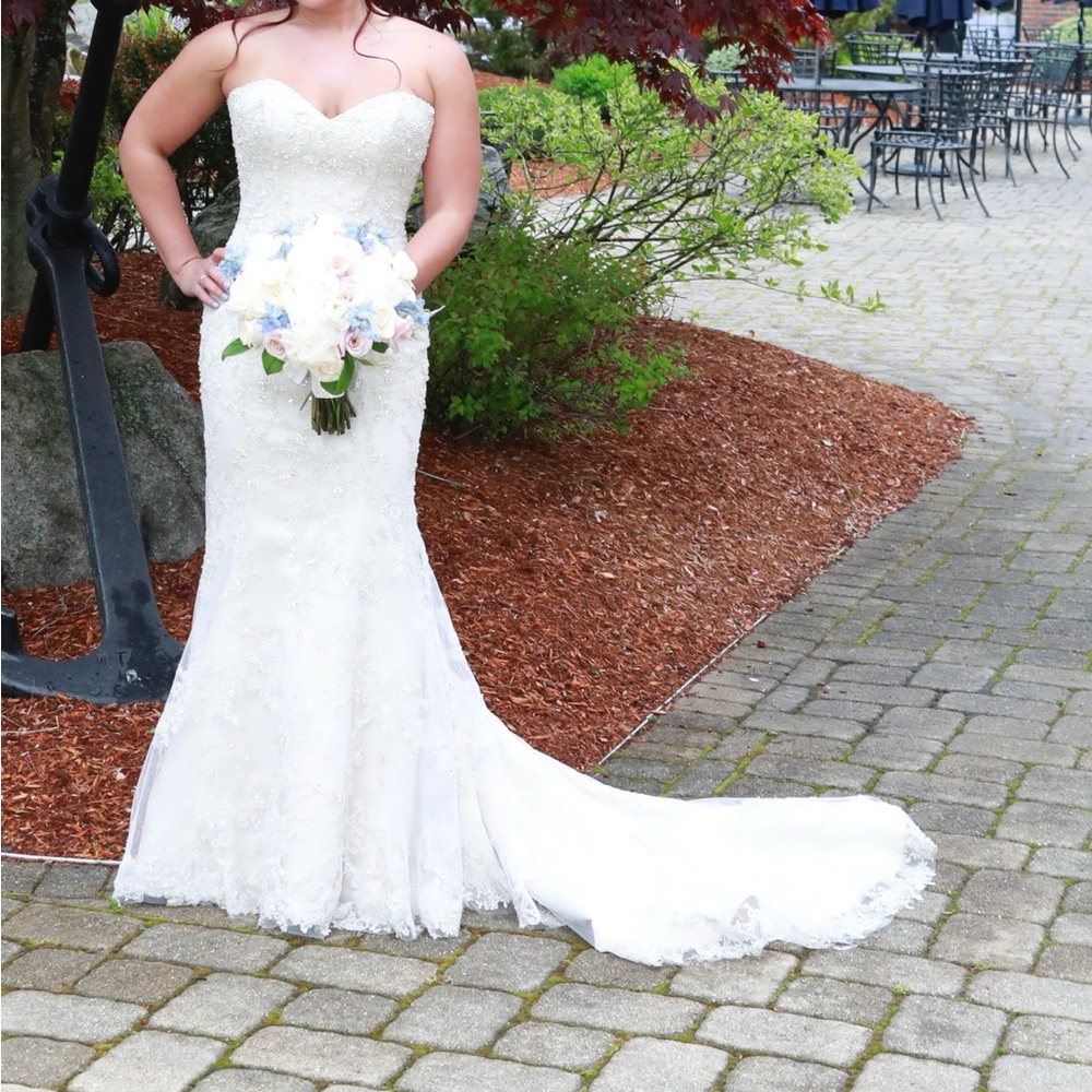 Elegant White Lace Wedding Dress